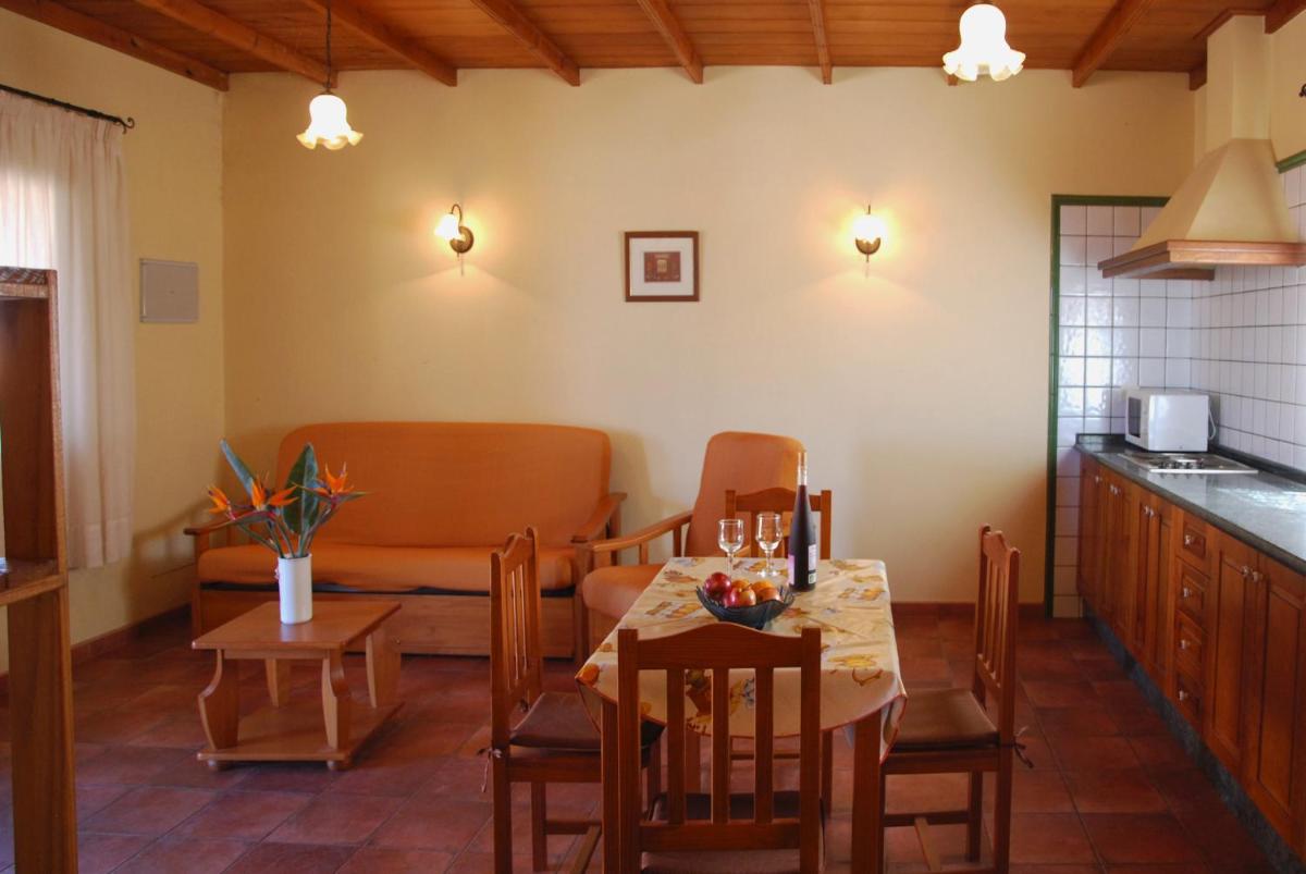 Casas Rurales Tola - Housity