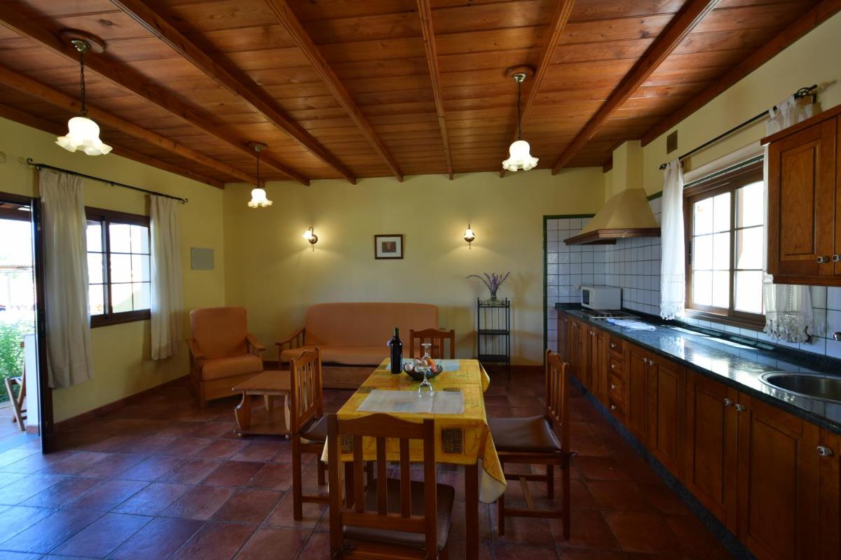Casas Rurales Tola - Housity