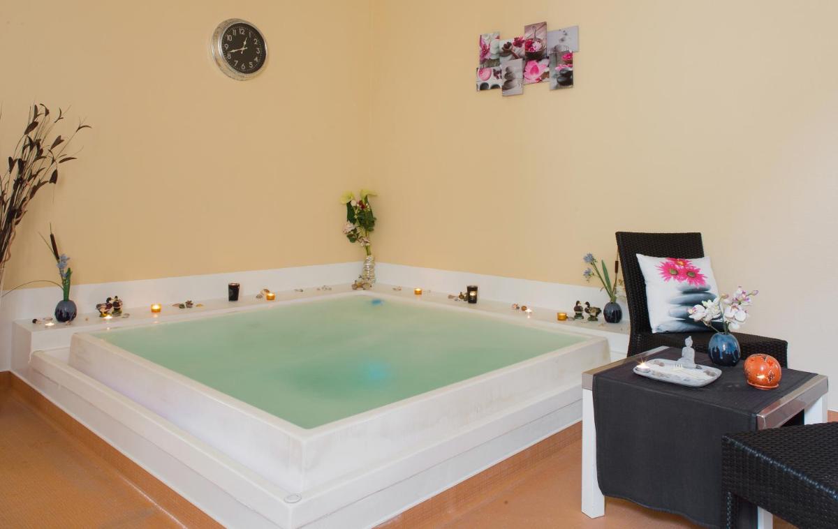 Auberge Du Moulin Marin - Housity