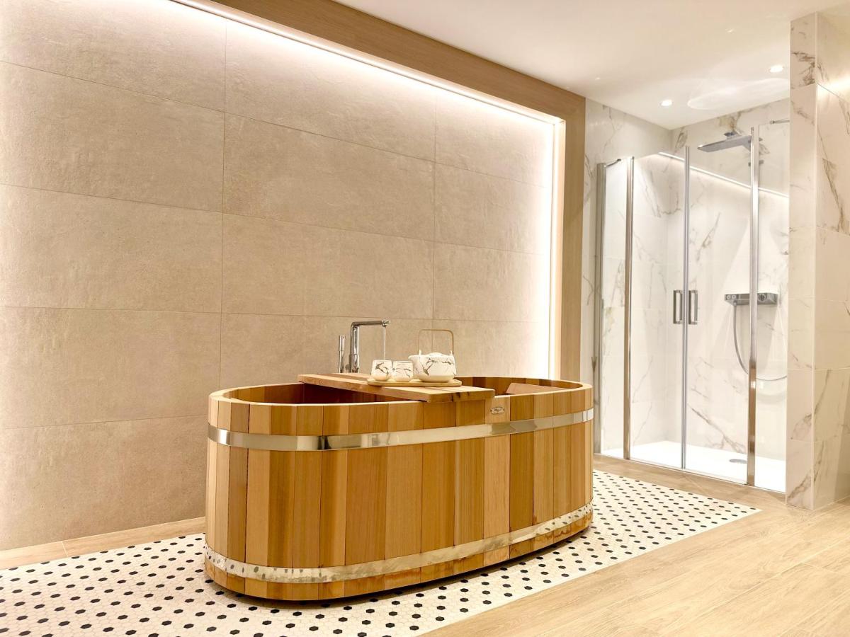 Salle de bains dans l'établissement Brit Hotel Piscine & Spa - Fougères