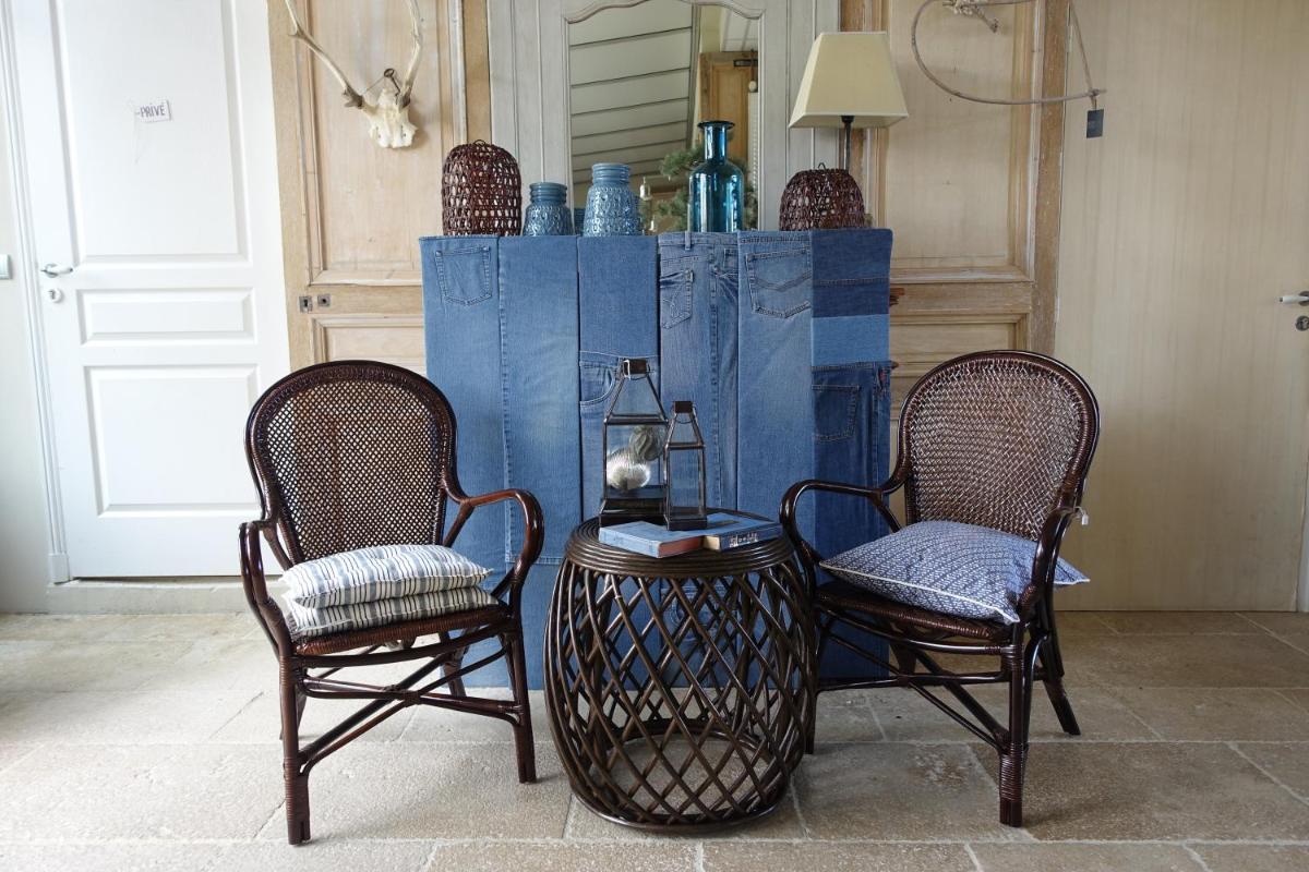 Coin salon dans l'établissement La Marine de Loire Hôtel & Spa
