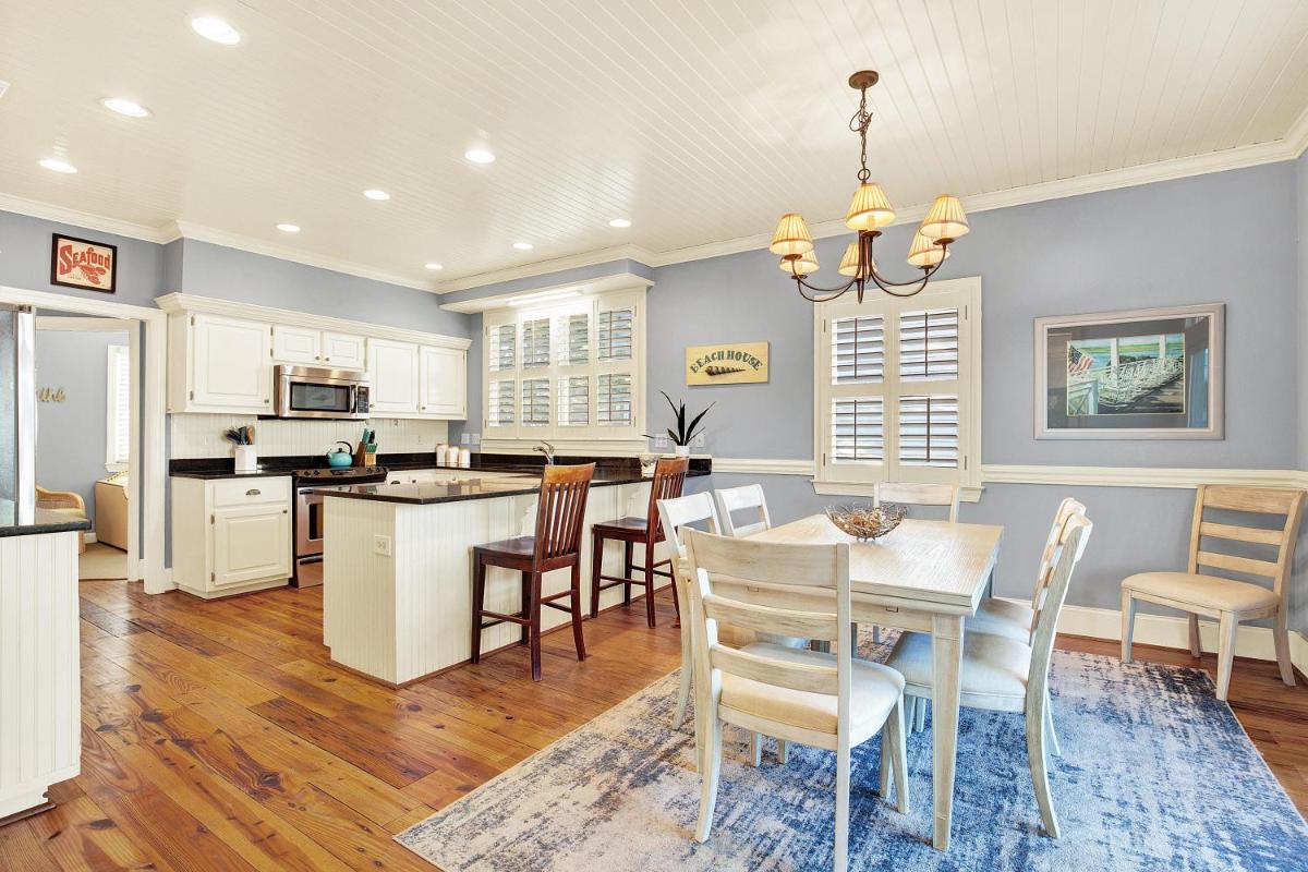 Seconds To The Sea - Housity
