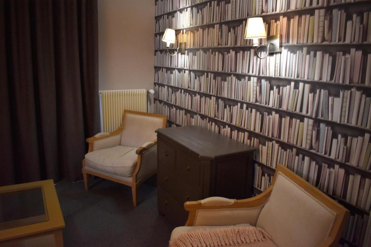 Coin salon dans l'établissement Domaine de Joinville & Spa
