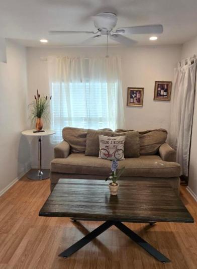 U4 - Cozy 1BR & 1BA Walkup APT in DT PHX with pkg - Housity