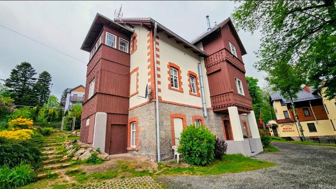 Apartamenty na Piątkę - Housity