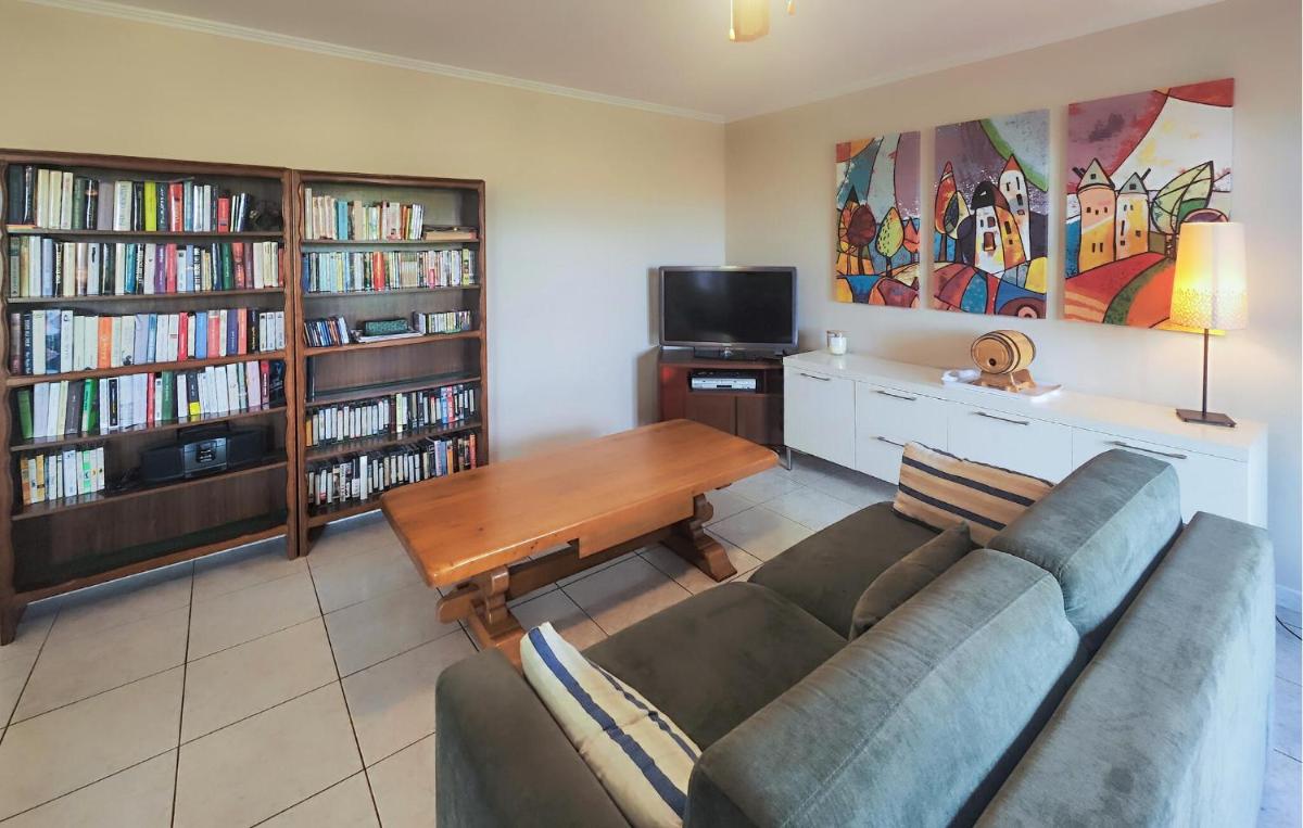 3 Bedroom Gorgeous Home In Saint Chinian - Housity