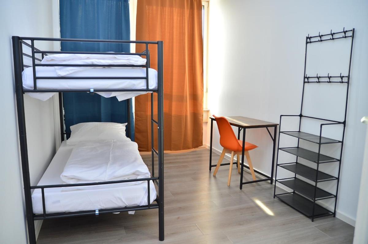 Xenon hostels - Housity