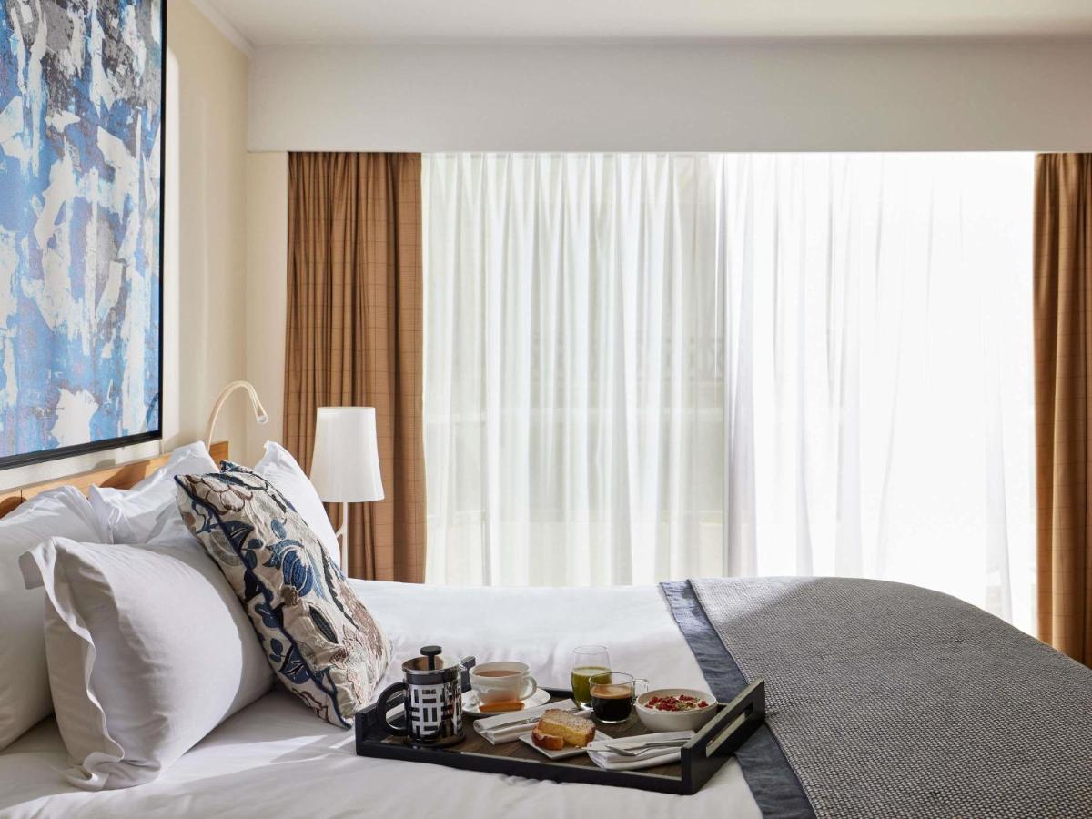 Un ou plusieurs lits dans un hébergement de l'établissement Sofitel Biarritz Le Miramar Thalassa