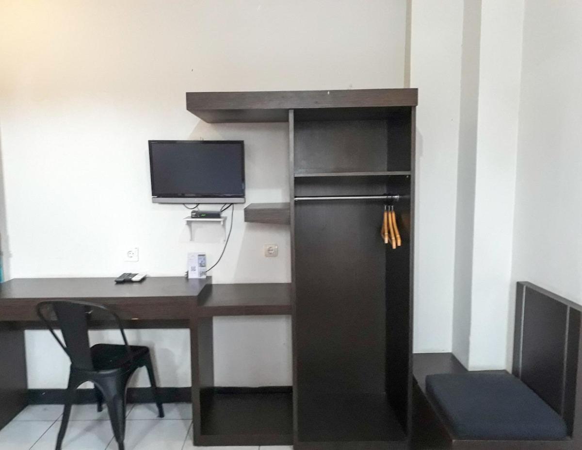Cihampelas Hotel 1 - Housity