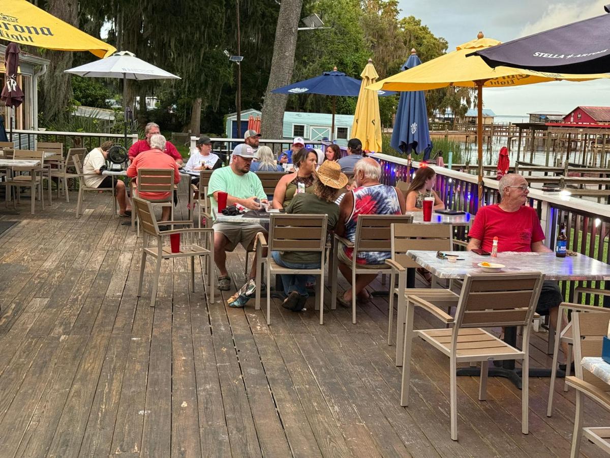 Porky's Lodge, Bar & Grill - Housity