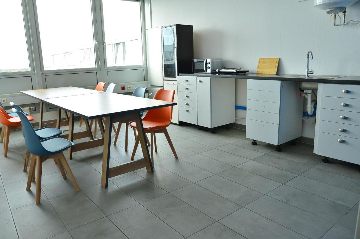 Xenon hostels - Housity