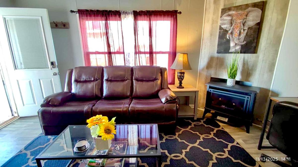 Perfect Combo of Charm & Comfort- 2Bedroom Home - Housity