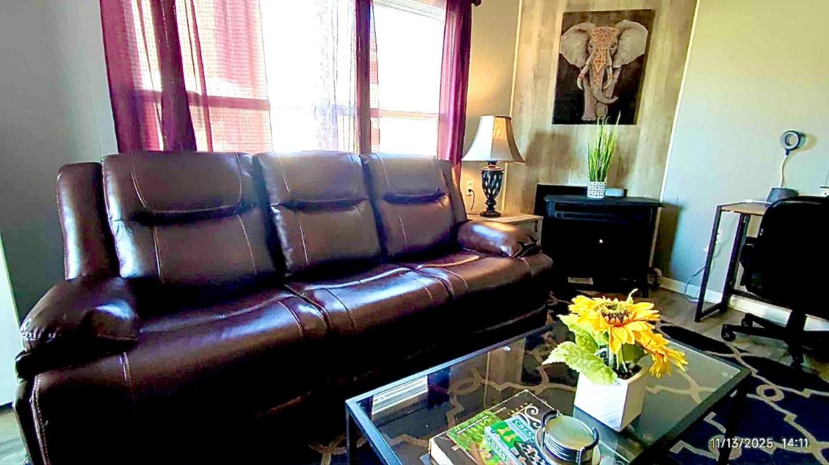 Perfect Combo of Charm & Comfort- 2Bedroom Home - Housity