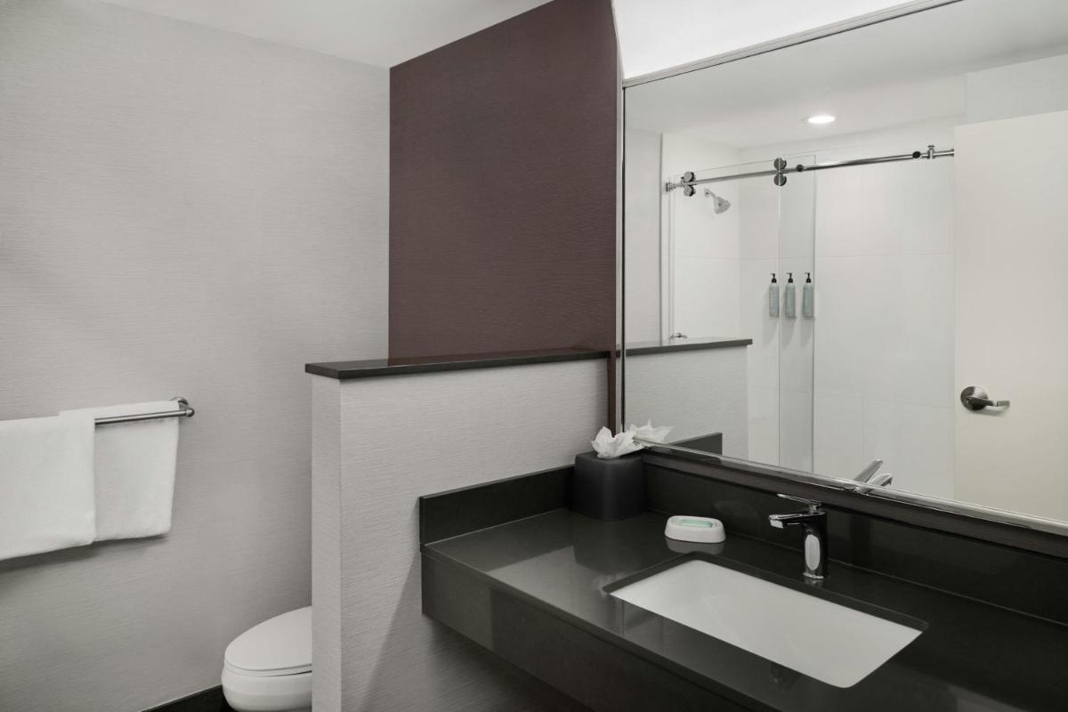 Courtyard by Marriott Kansas City Shawnee - Housity