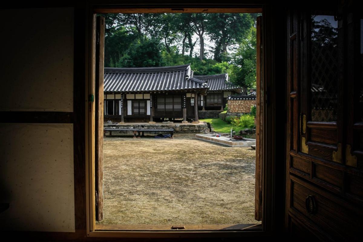 Jinrae Lee's Traditional House - Housity