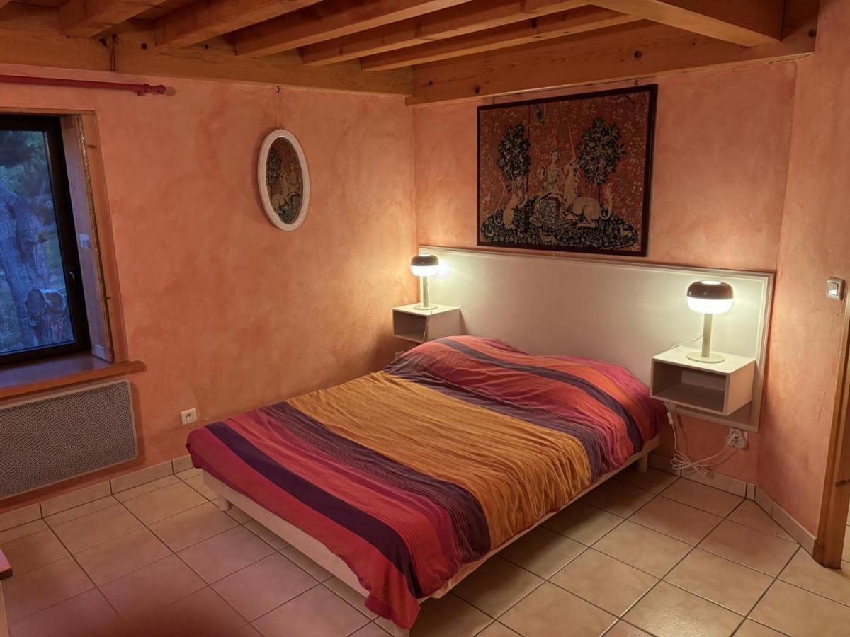 Gîte authentique 6 pers avec jardin à Marols - FR-1-496-1 - Housity