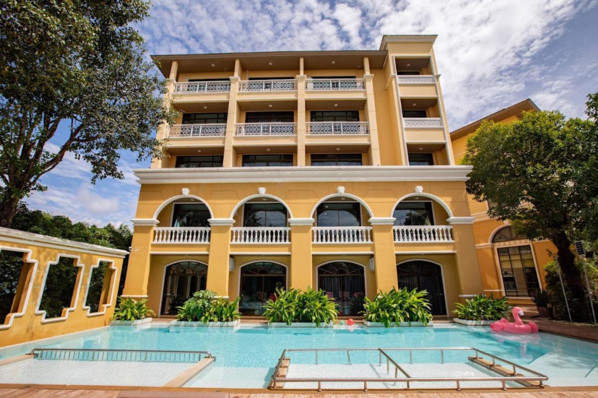 The Pineapple Hotel - Hizvo
