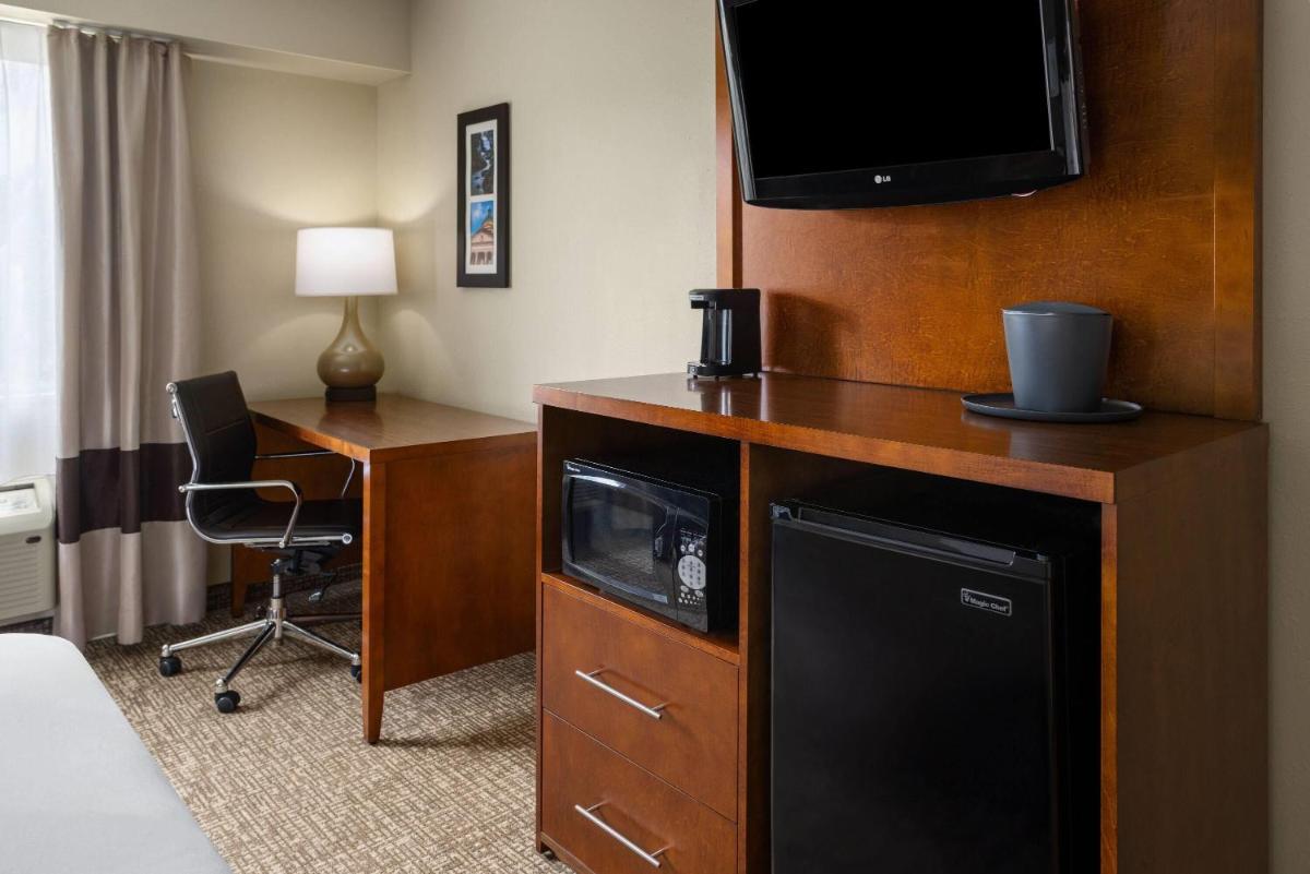 Wingate by Wyndham Pittsburgh New Stanton - Housity