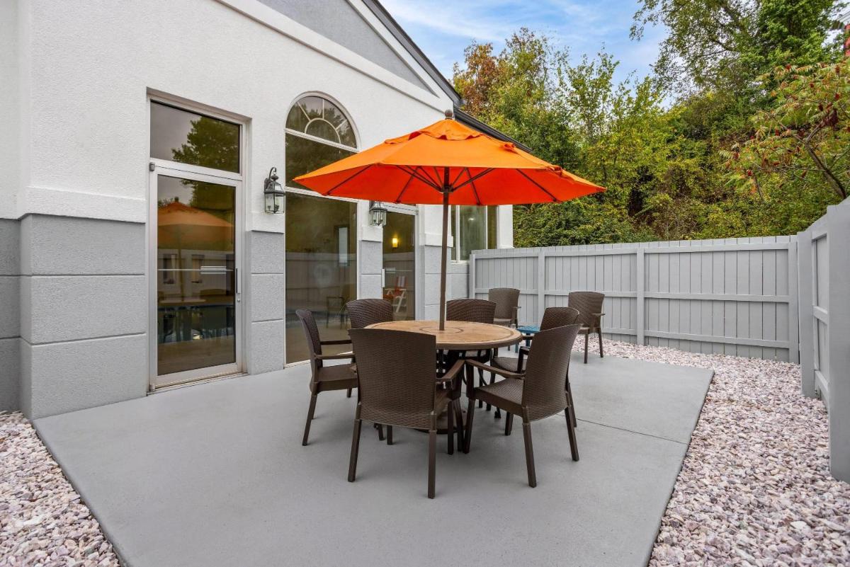 Wingate by Wyndham Pittsburgh New Stanton - Housity