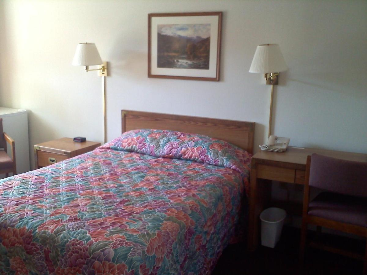 Carriage House Motor Inn - Housity
