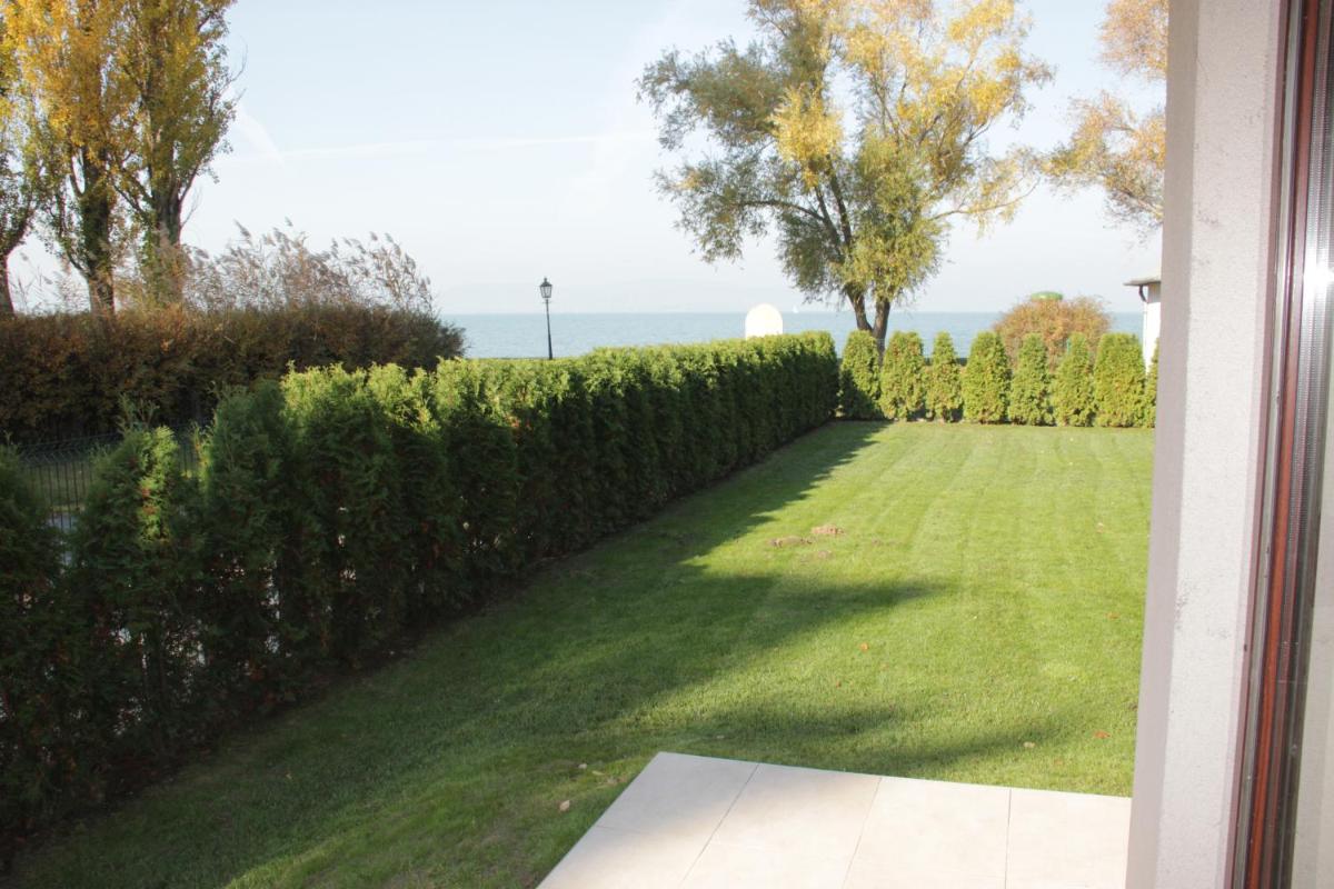 Lakeview Apartment - Housity