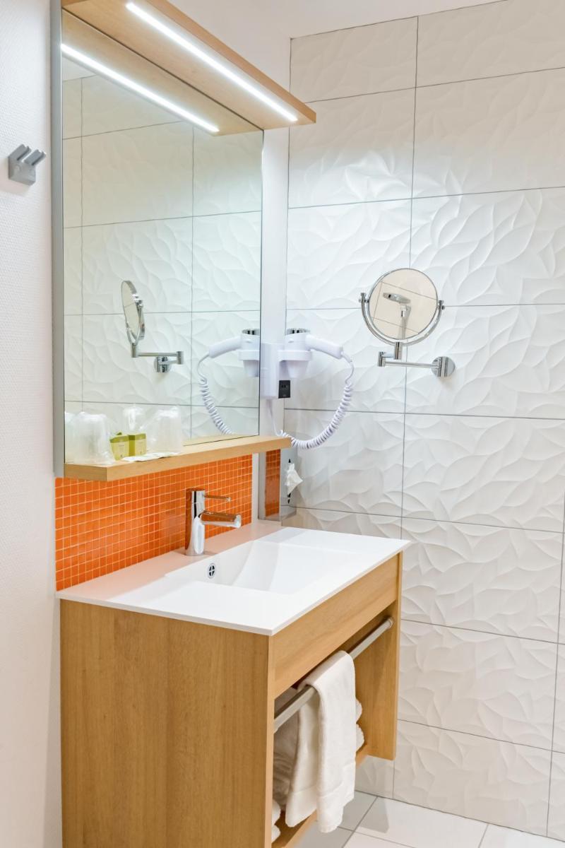 Logis Grand Hôtel Des Bains - Housity