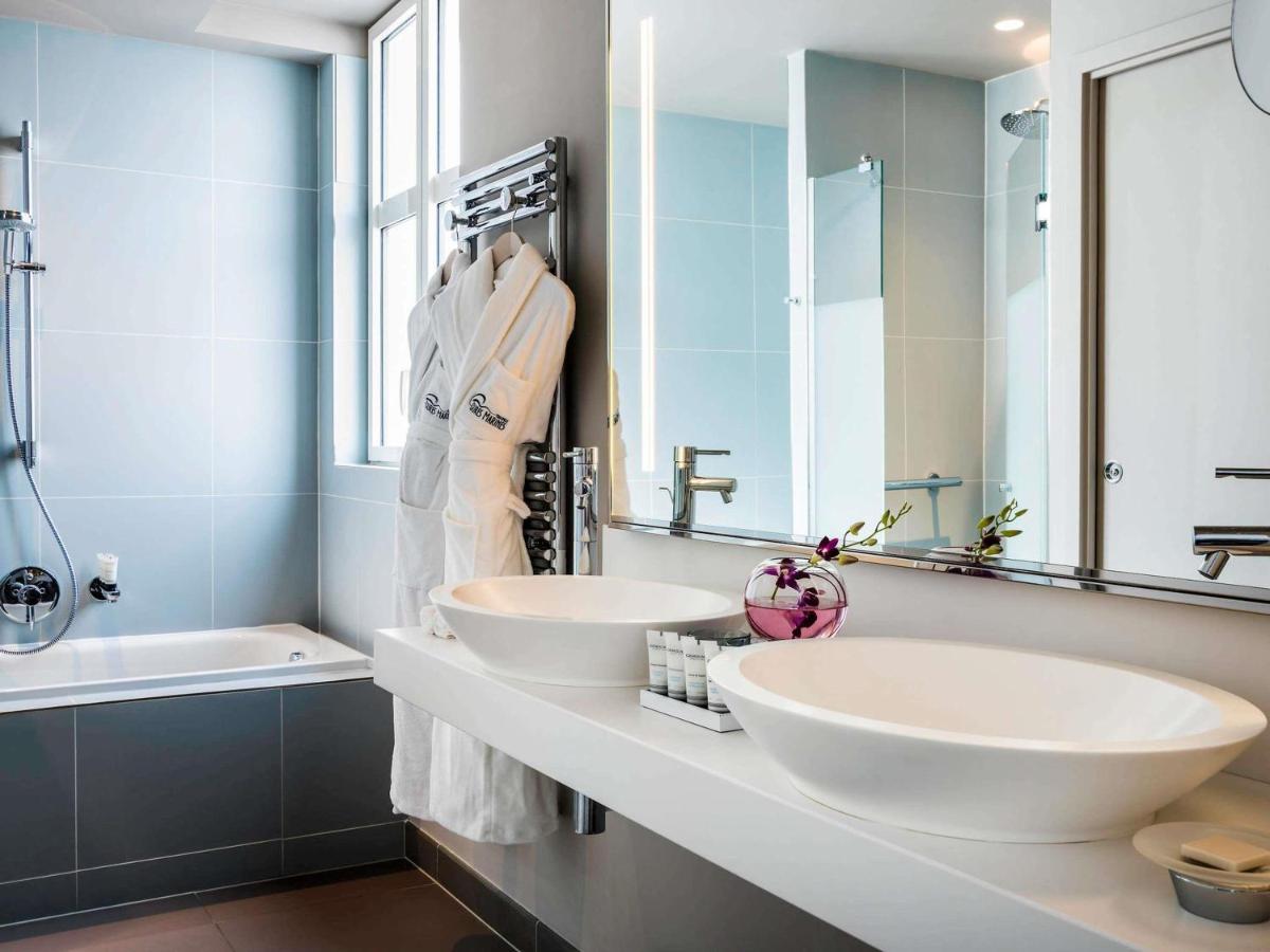 Salle de bains dans l'établissement Cures Marines Hotel Thalasso & Spa Trouville - MGallery Collection