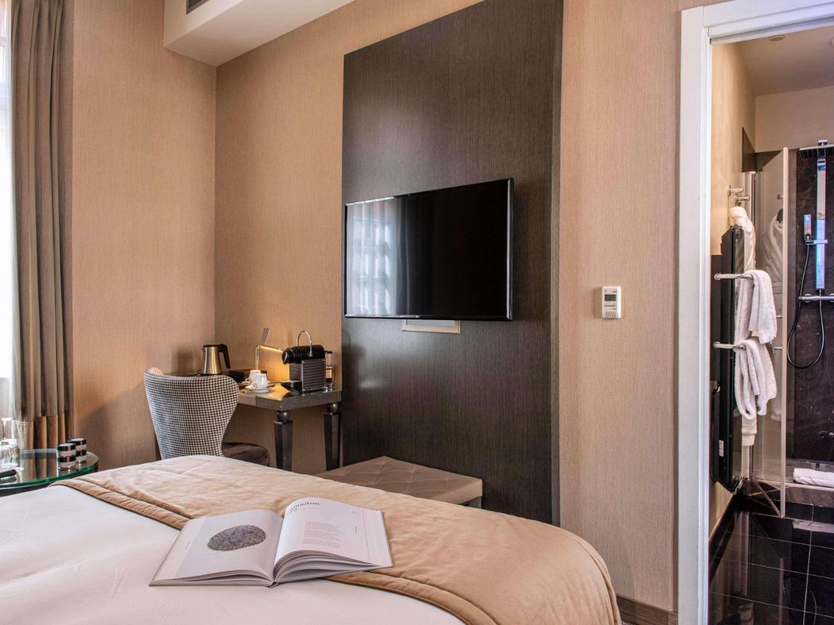 Télévision ou salle de divertissement dans l'établissement La Cour des Consuls Hotel & Spa Toulouse - MGallery Collection