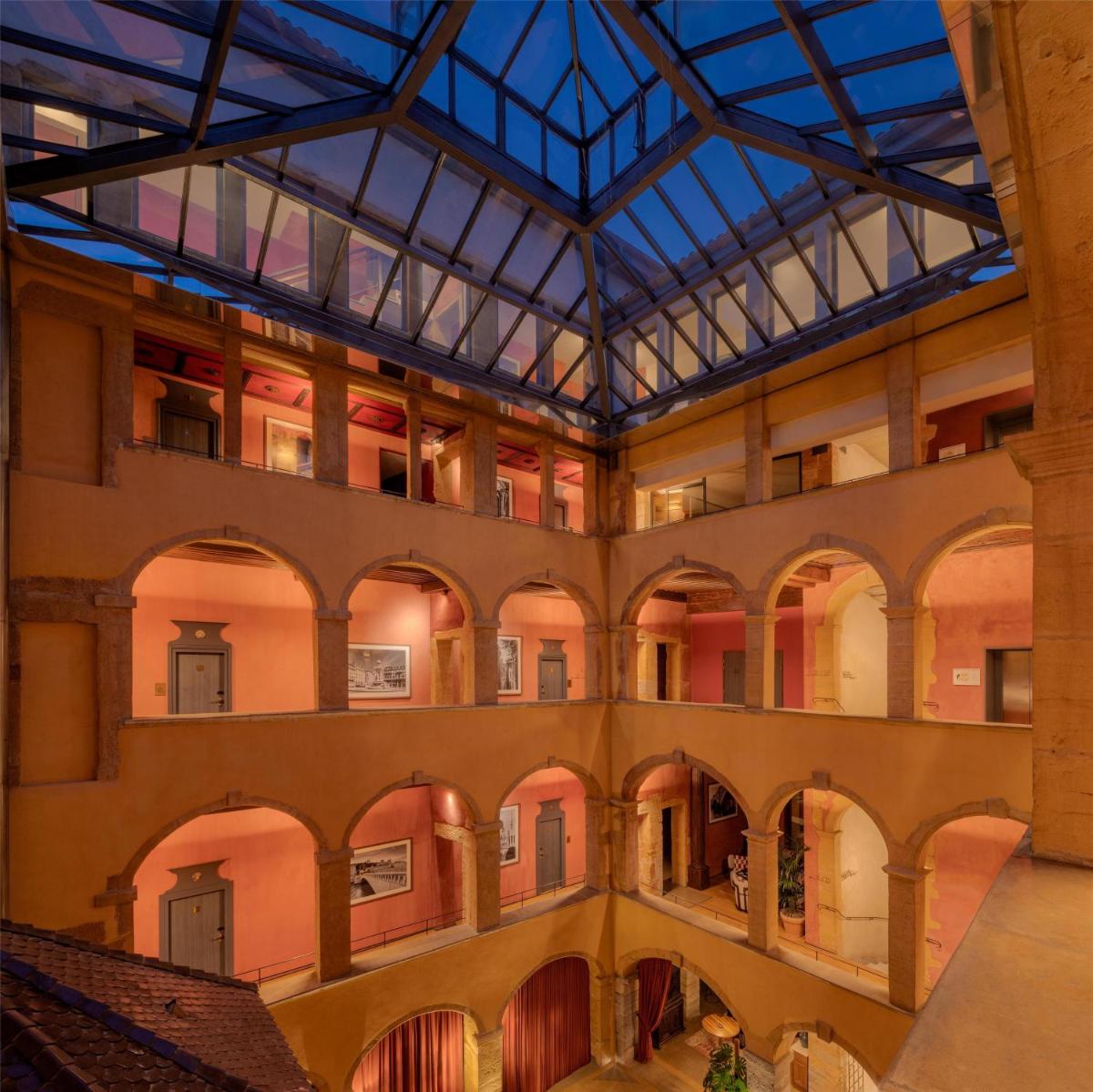 Photo de la galerie de l'établissement Cour des Loges Lyon, A Radisson Collection Hotel, à Lyon