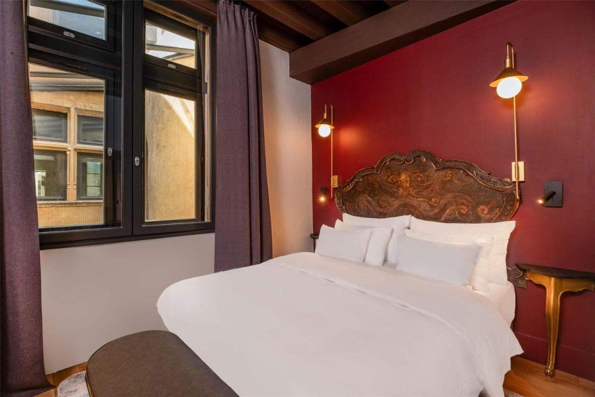 Un ou plusieurs lits dans un hébergement de l'établissement Cour des Loges Lyon, A Radisson Collection Hotel