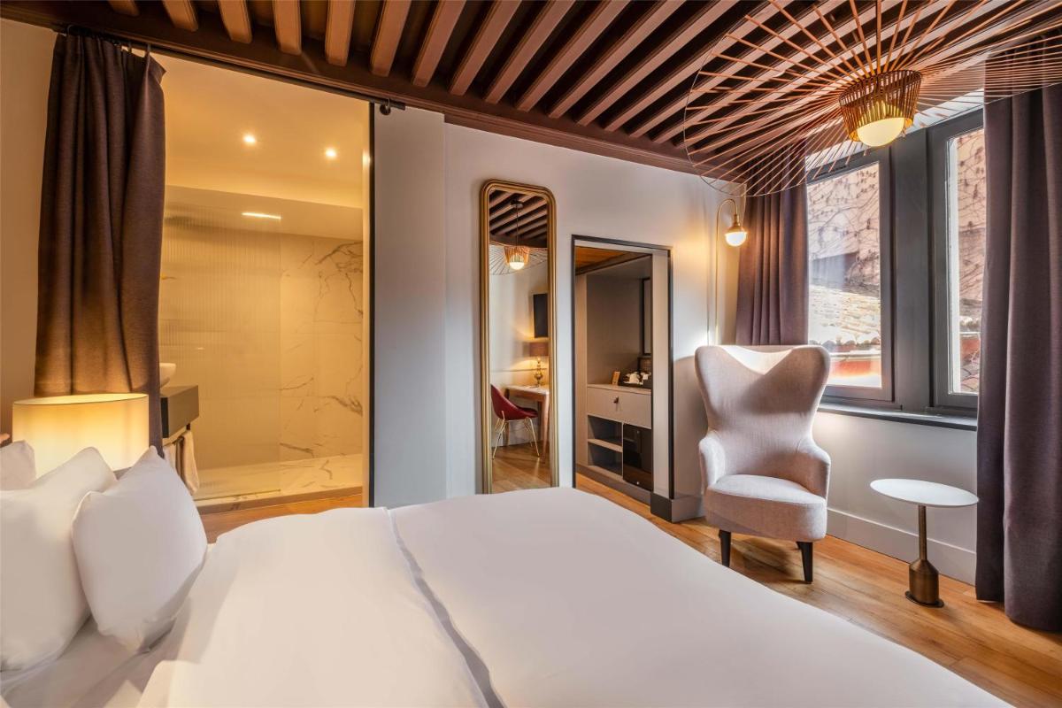 Un ou plusieurs lits dans un hébergement de l'établissement Cour des Loges Lyon, A Radisson Collection Hotel