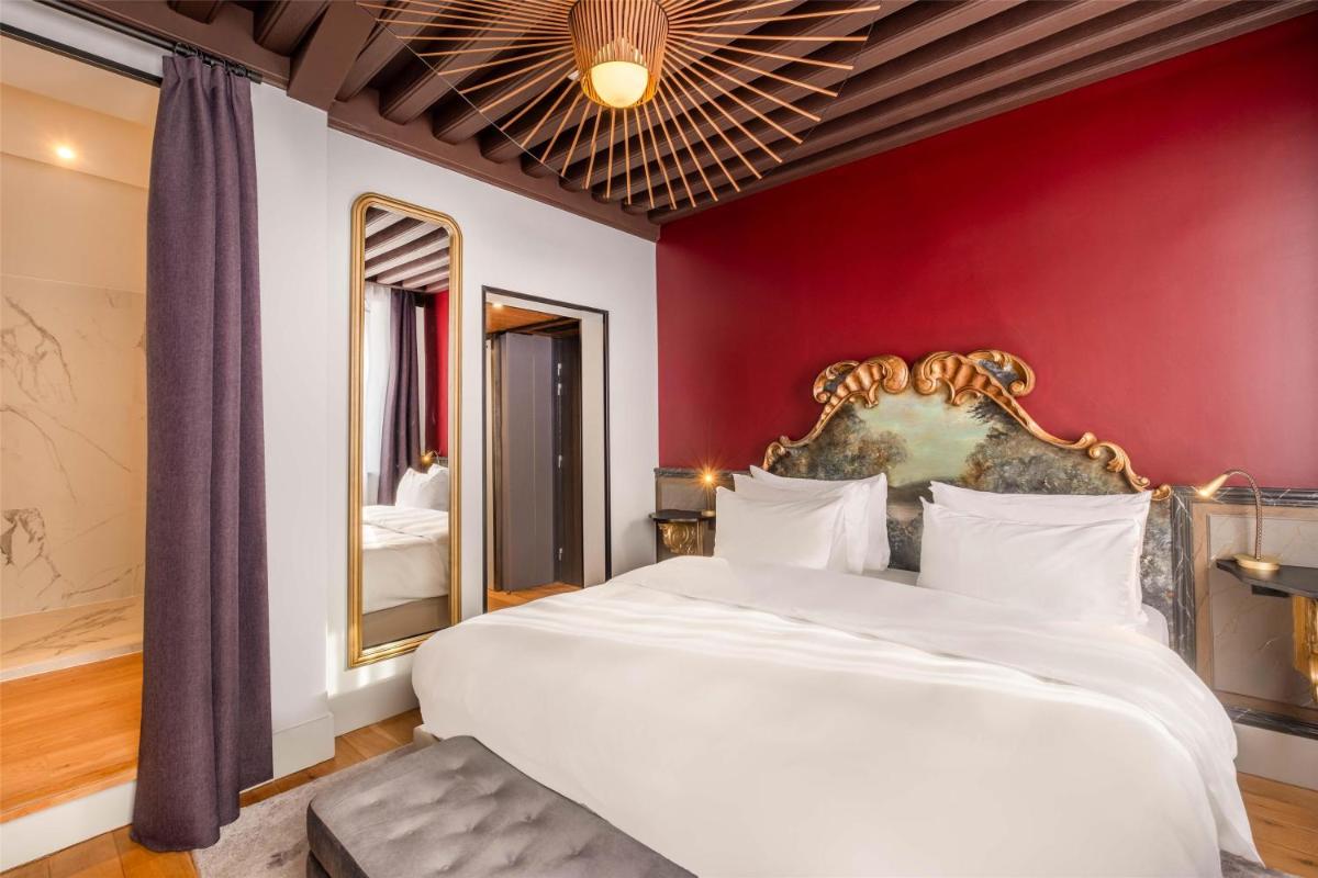 Un ou plusieurs lits dans un hébergement de l'établissement Cour des Loges Lyon, A Radisson Collection Hotel