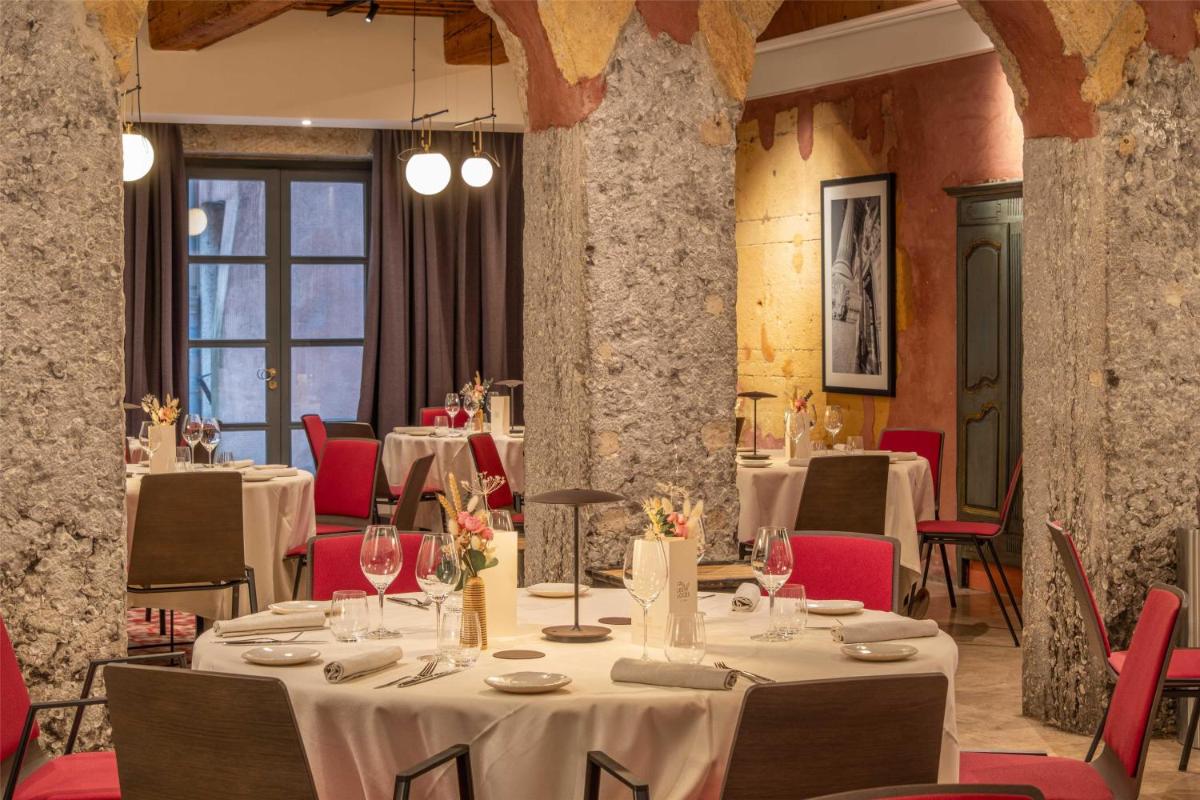 Restaurant ou autre lieu de restauration dans l'établissement Cour des Loges Lyon, A Radisson Collection Hotel