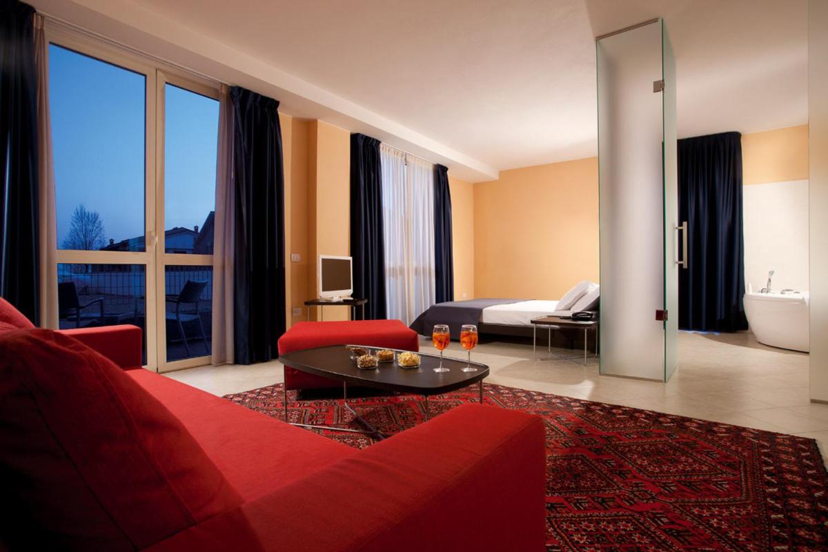 Rosso Frizzante - Housity