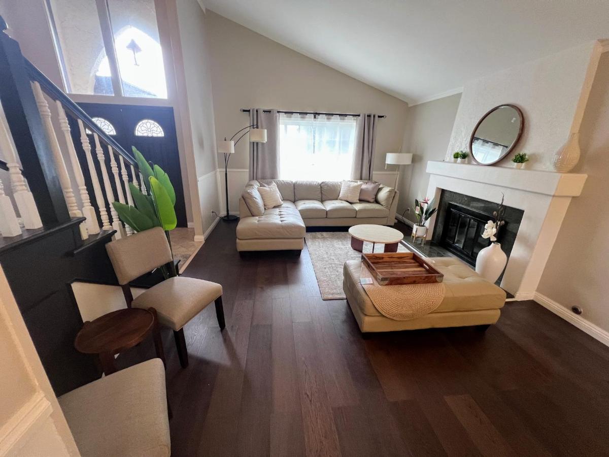 Bright & Spacious 5BR Modern Vacation Home - Near Disneyland & Beaches - Housity