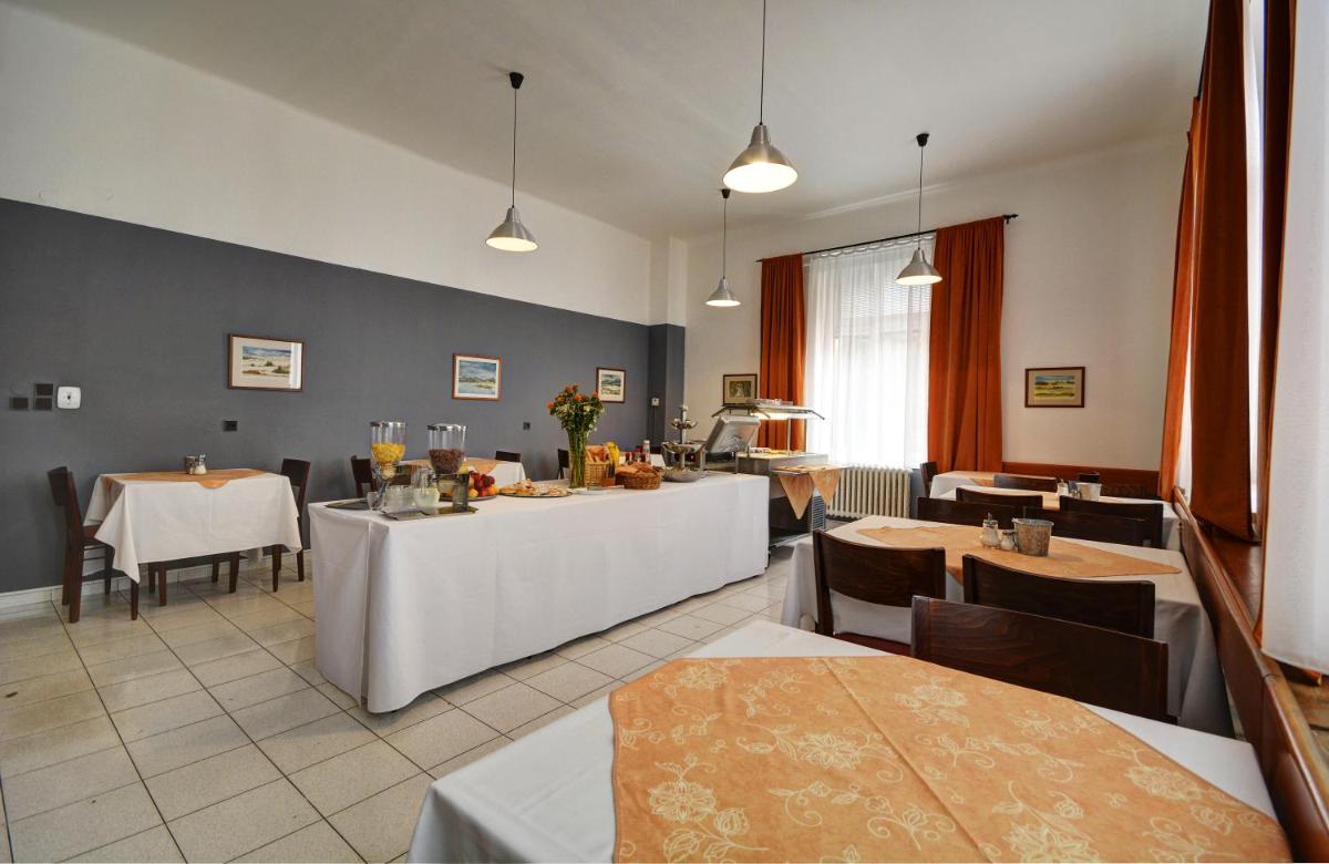 Hotel Svornost - Housity