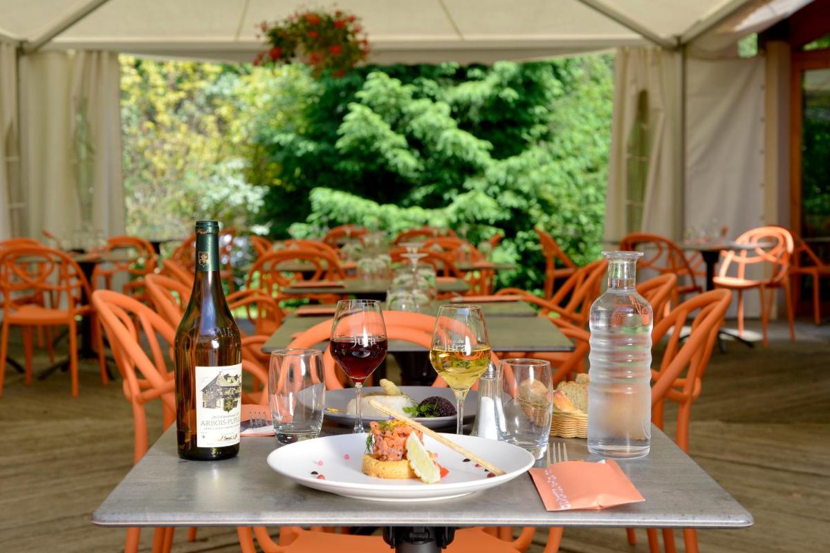 Boissons dans l'établissement Le Bois Dormant-Hôtel Restaurant & Spa Logis Hôtel