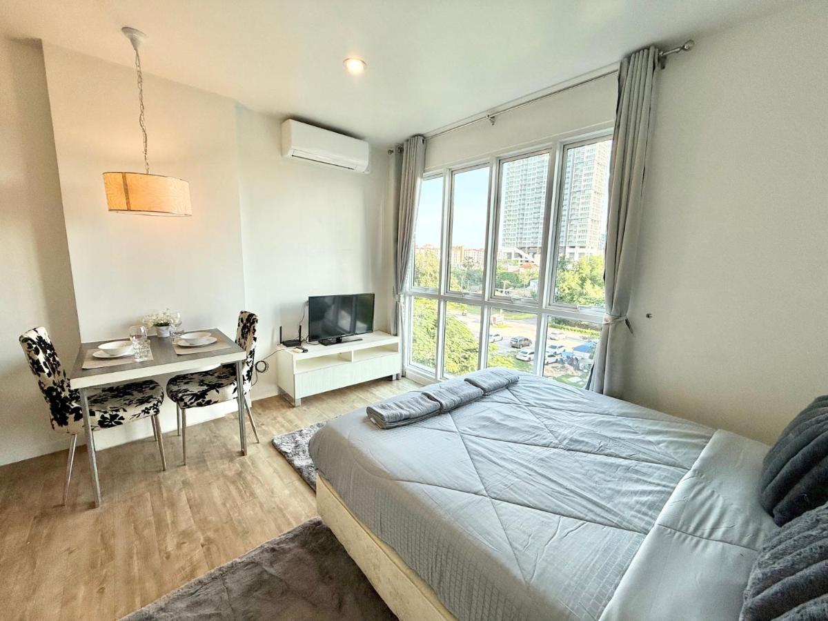 BEACHSIDE Studio in Neo Sea View Condo - Housity