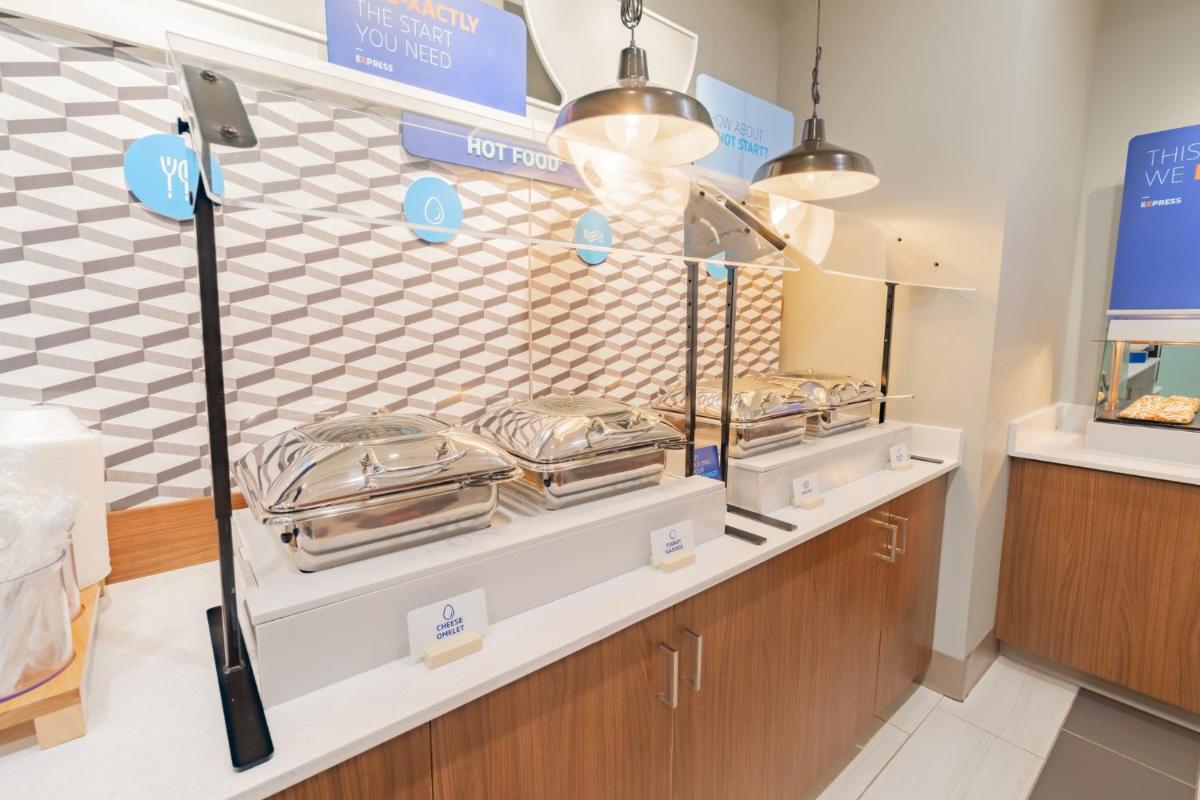 Holiday Inn Express & Suites - Marion, an IHG Hotel - Housity