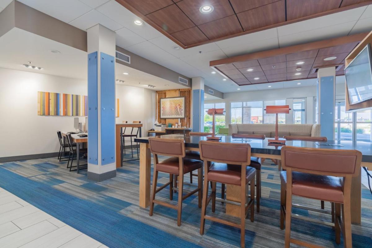 Holiday Inn Express & Suites - Marion, an IHG Hotel - Housity