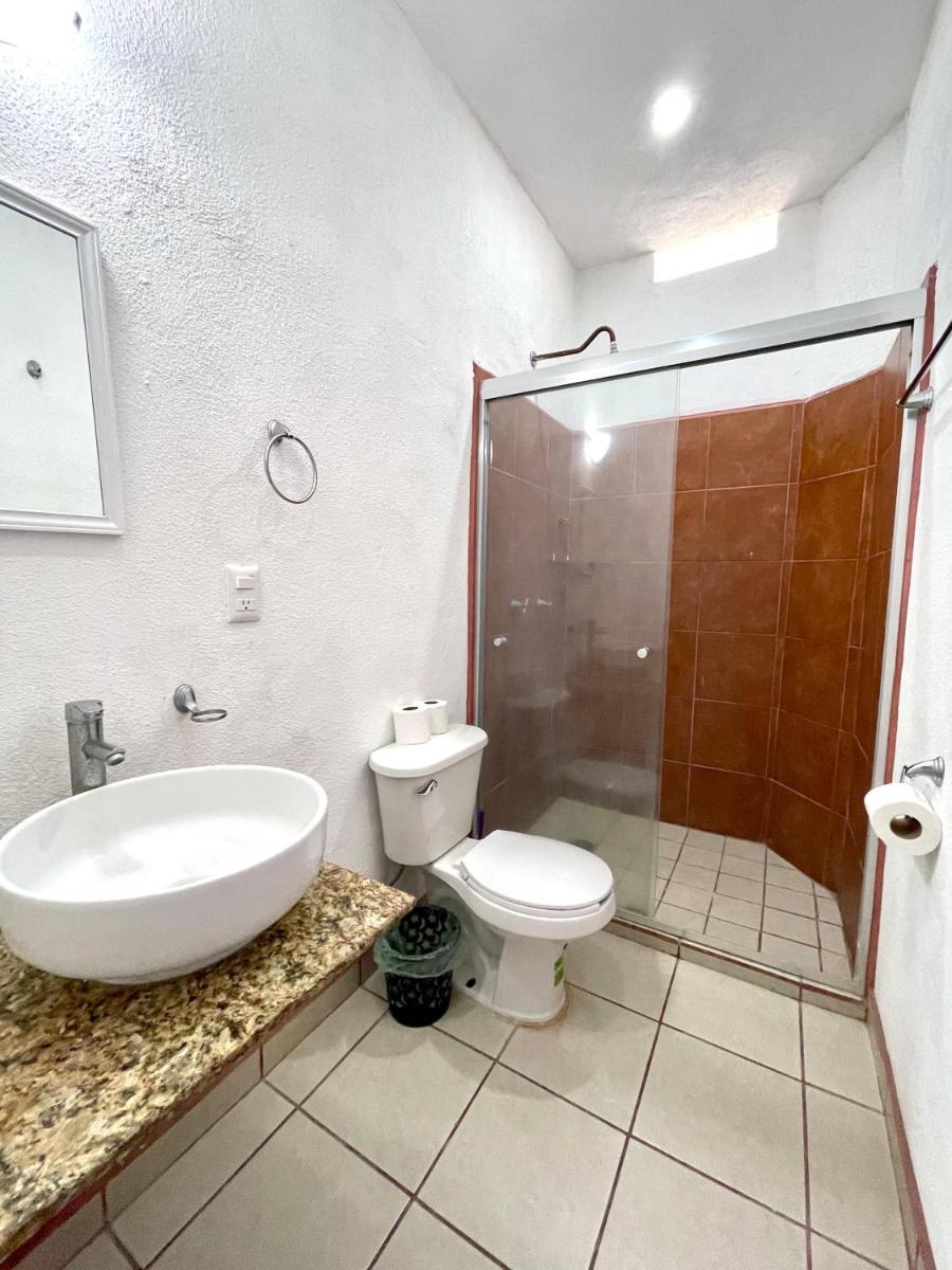 Hotel y Bungalows Bugambilias - Housity