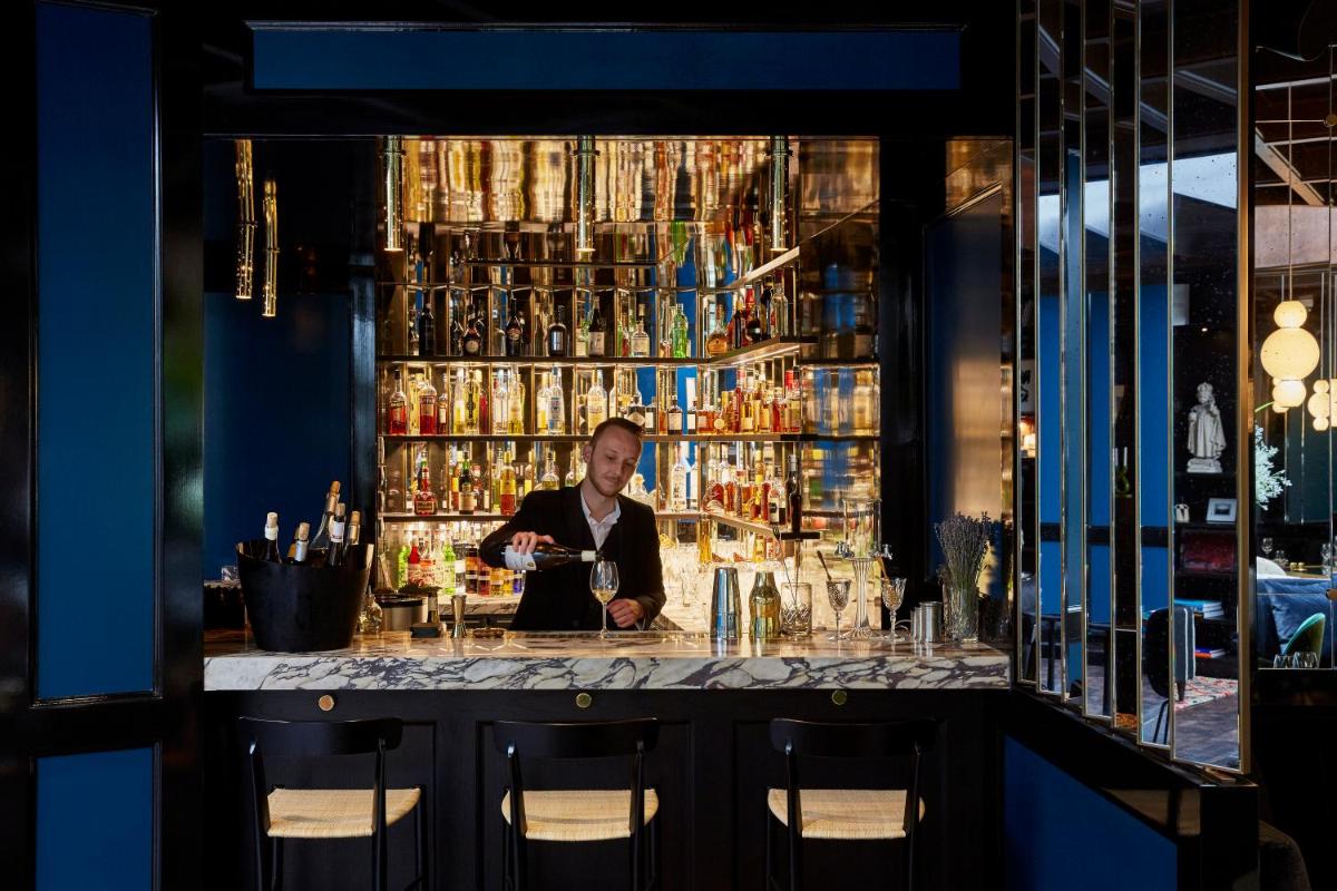 Salon ou bar de l'établissement Le Roch Hotel & Spa