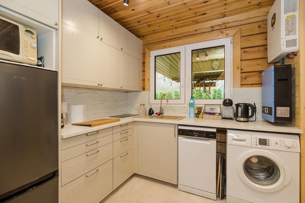 Całoroczny, drewniany domek przy lesie - Housity