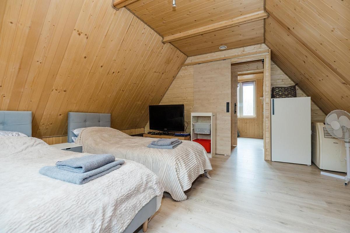 Całoroczny, drewniany domek przy lesie - Housity