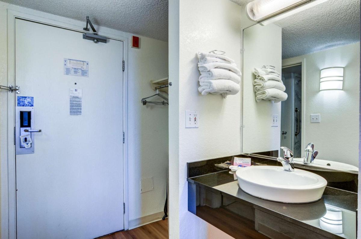 Motel 6-Greenwood Village, CO - Denver - South Tech Center - Housity