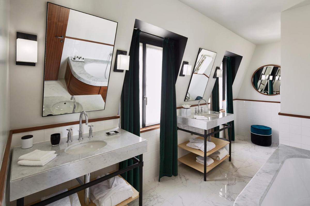 Un ou plusieurs lits dans un hébergement de l'établissement Le Roch Hotel & Spa