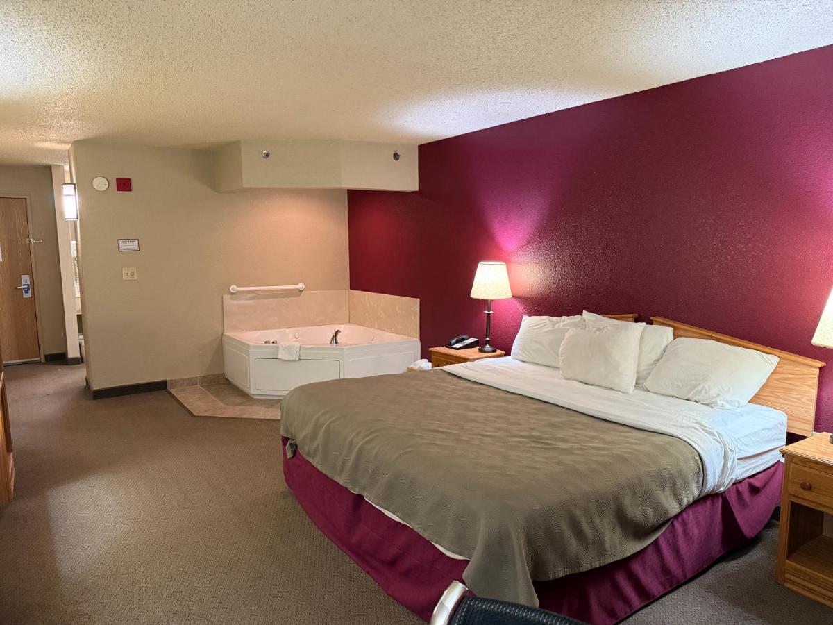Rodeway Inn Hesston - Housity