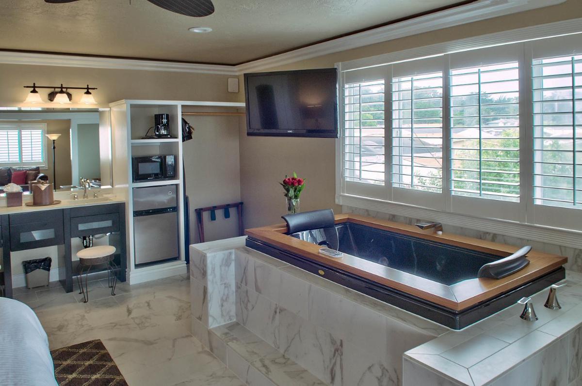 Lovers Point Inn - Housity