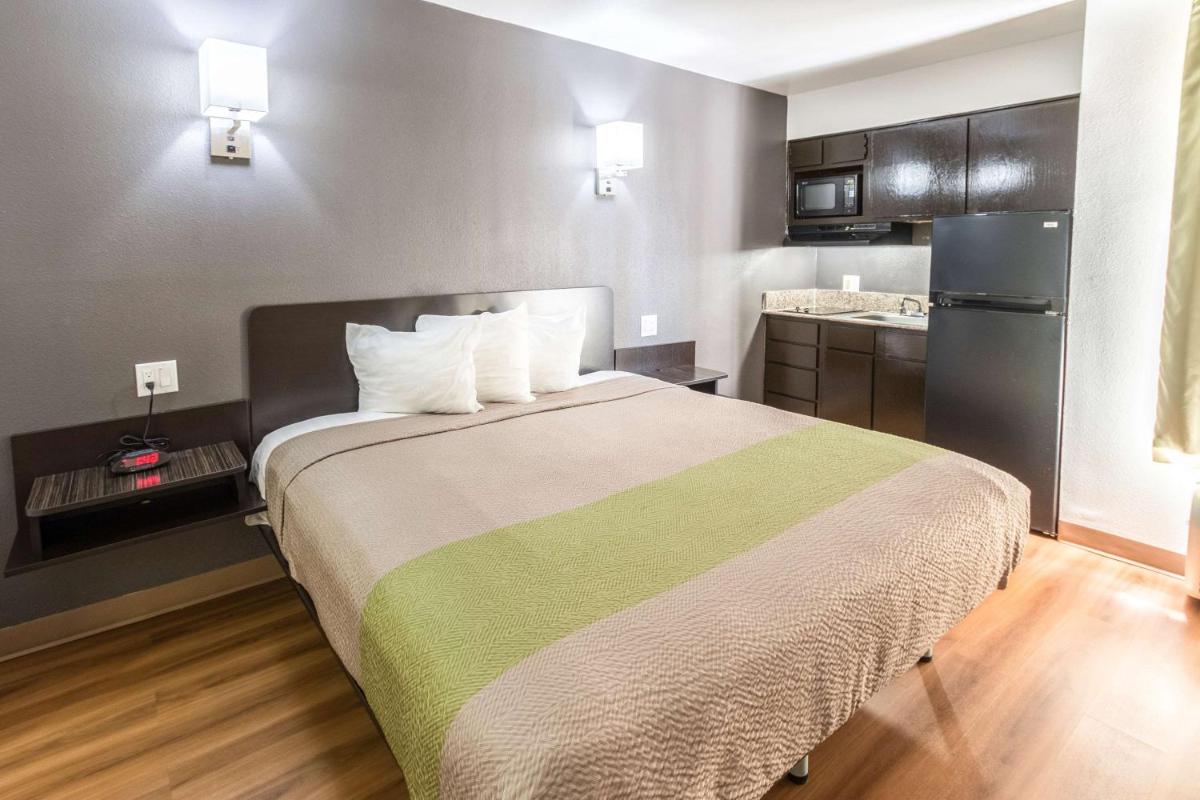 Studio 6-Arlington, TX - Housity