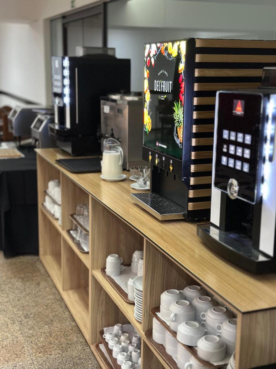 Comodidades para chá e café em Hotel Atlantida Sol